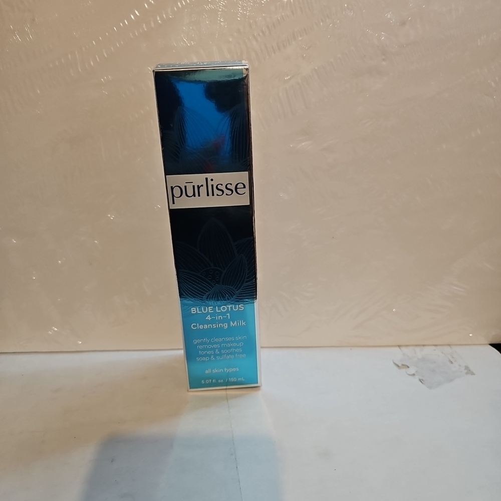 Purlisse Blue Lotus 4 N 1 Cleansing Milk